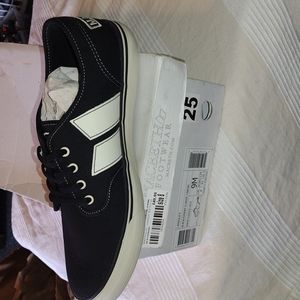 Men's Langley casual sneaker size 9